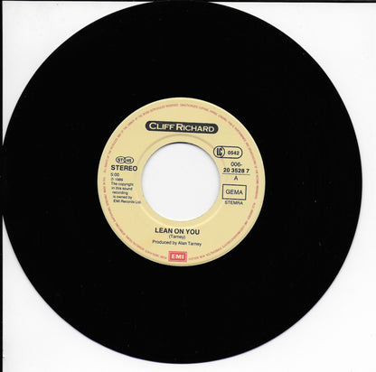 Cliff Richard - Lean on you