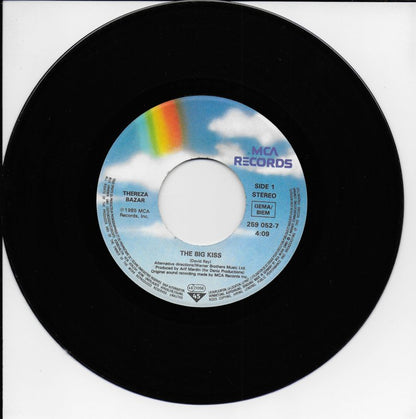 Thereza Bazar - The big kiss